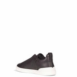 Sneakers Triple Stitch in marrone 
