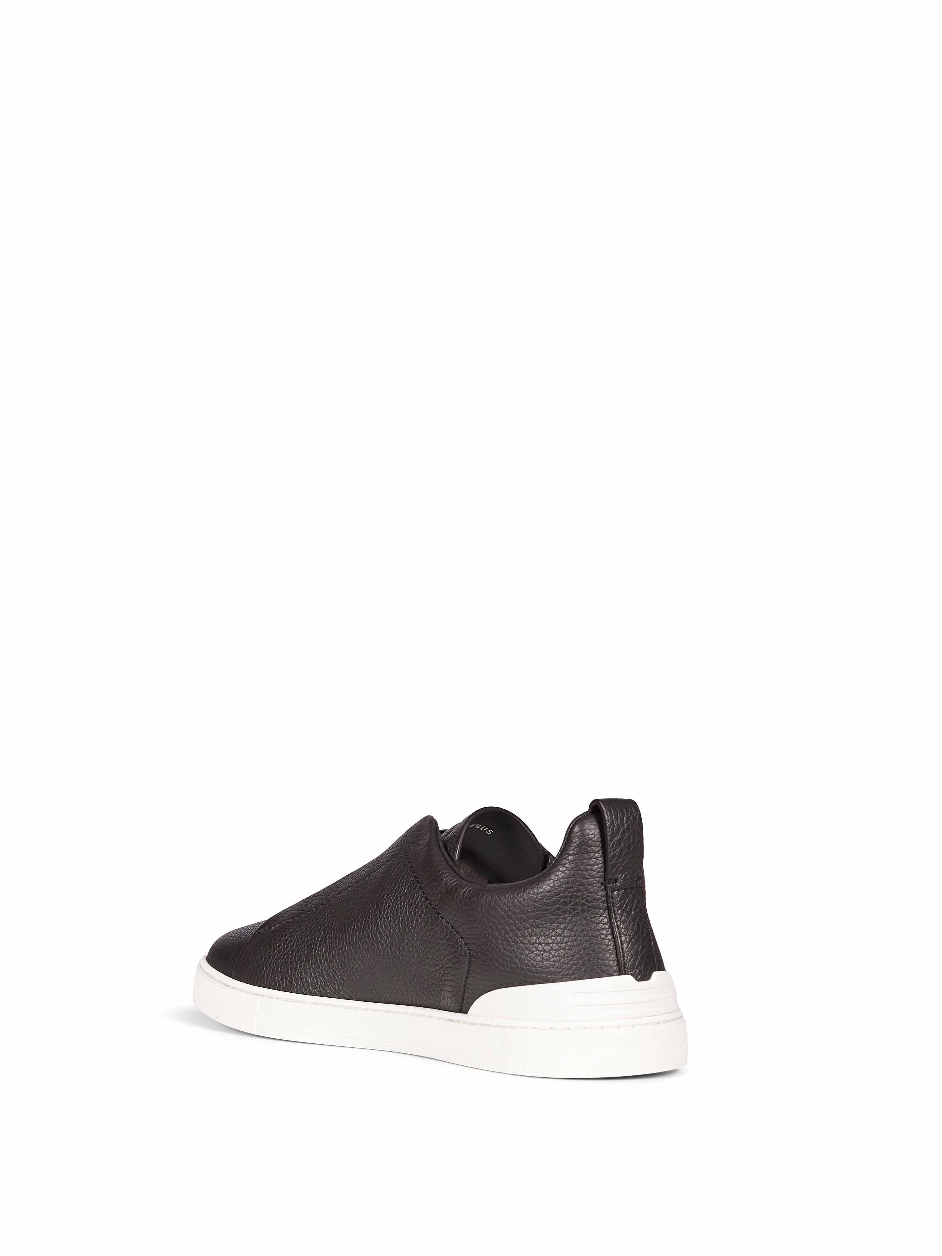 Sneakers Triple Stitch in marrone 