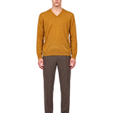 Maglione con scollo a V oasi in giallo 