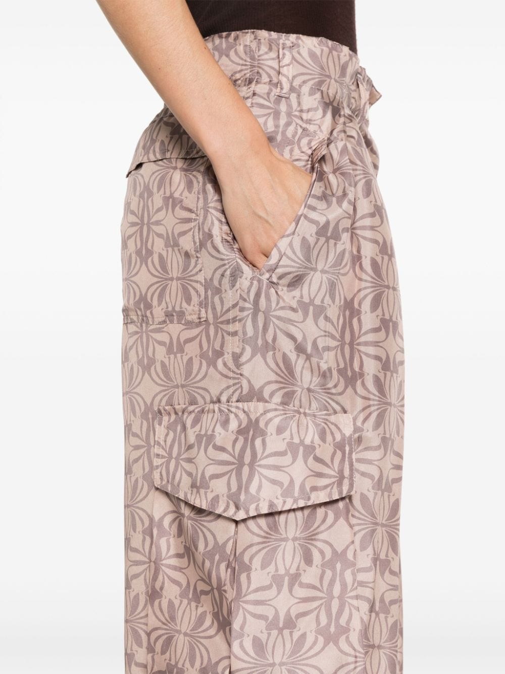 Pantaloni cargo con stampa astratta in rosa - donna 