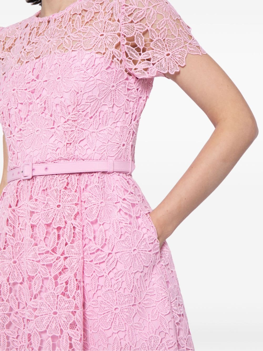 Abito corto con cintura in rosa - donna 