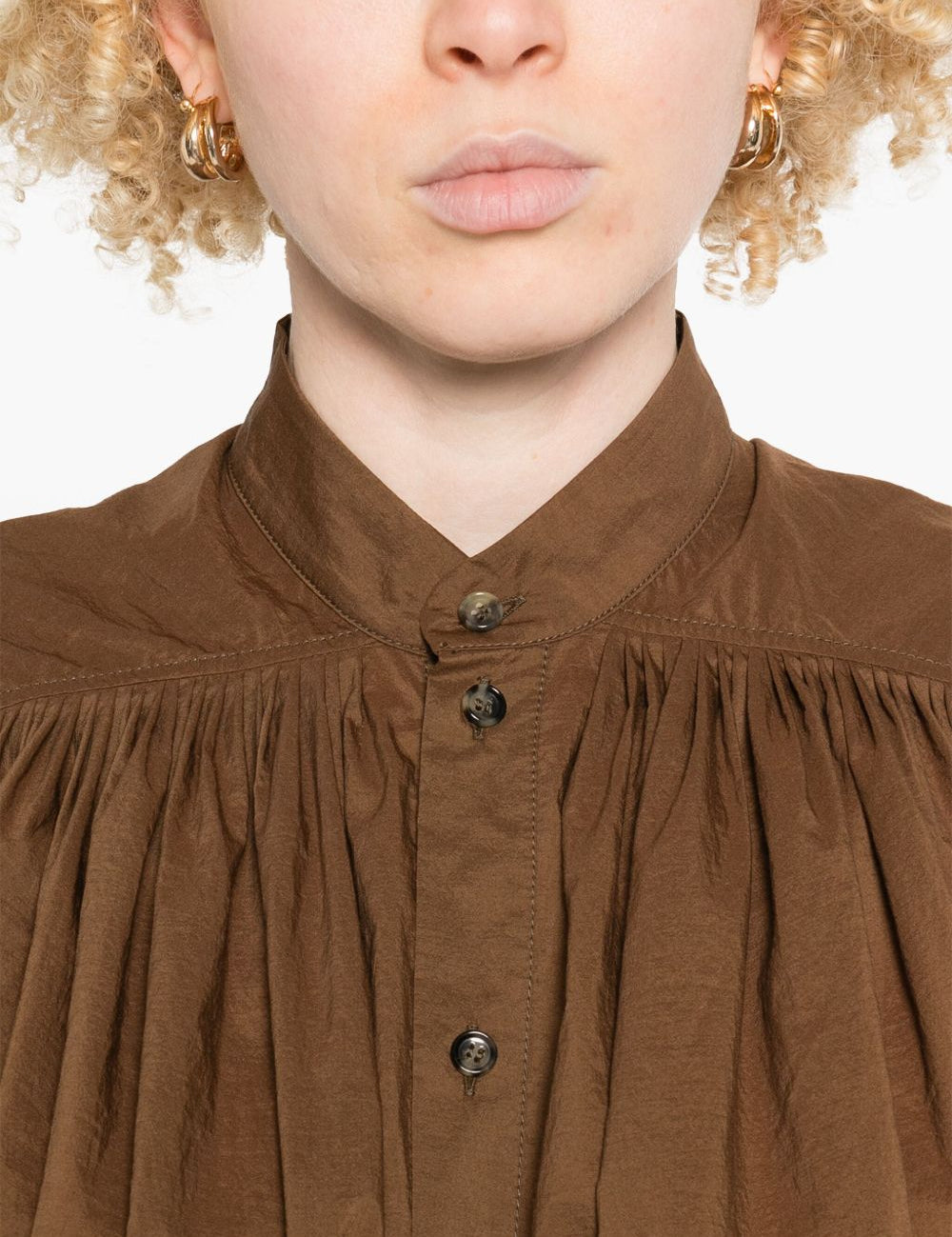 Blusa smanicata in marrone 