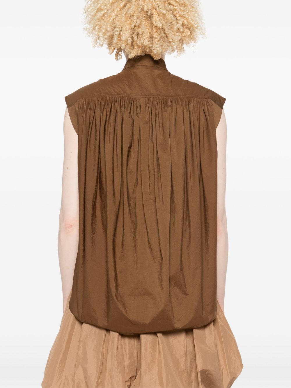 Blusa smanicata in marrone 