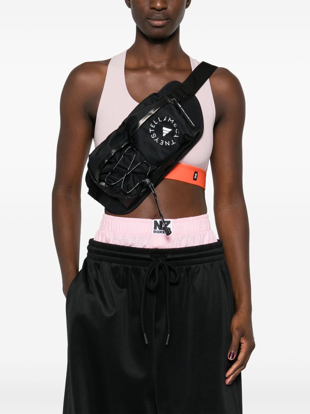 Borsa da marsupio con logo stampato in nero Adidas by stella mc cartney - donna 
