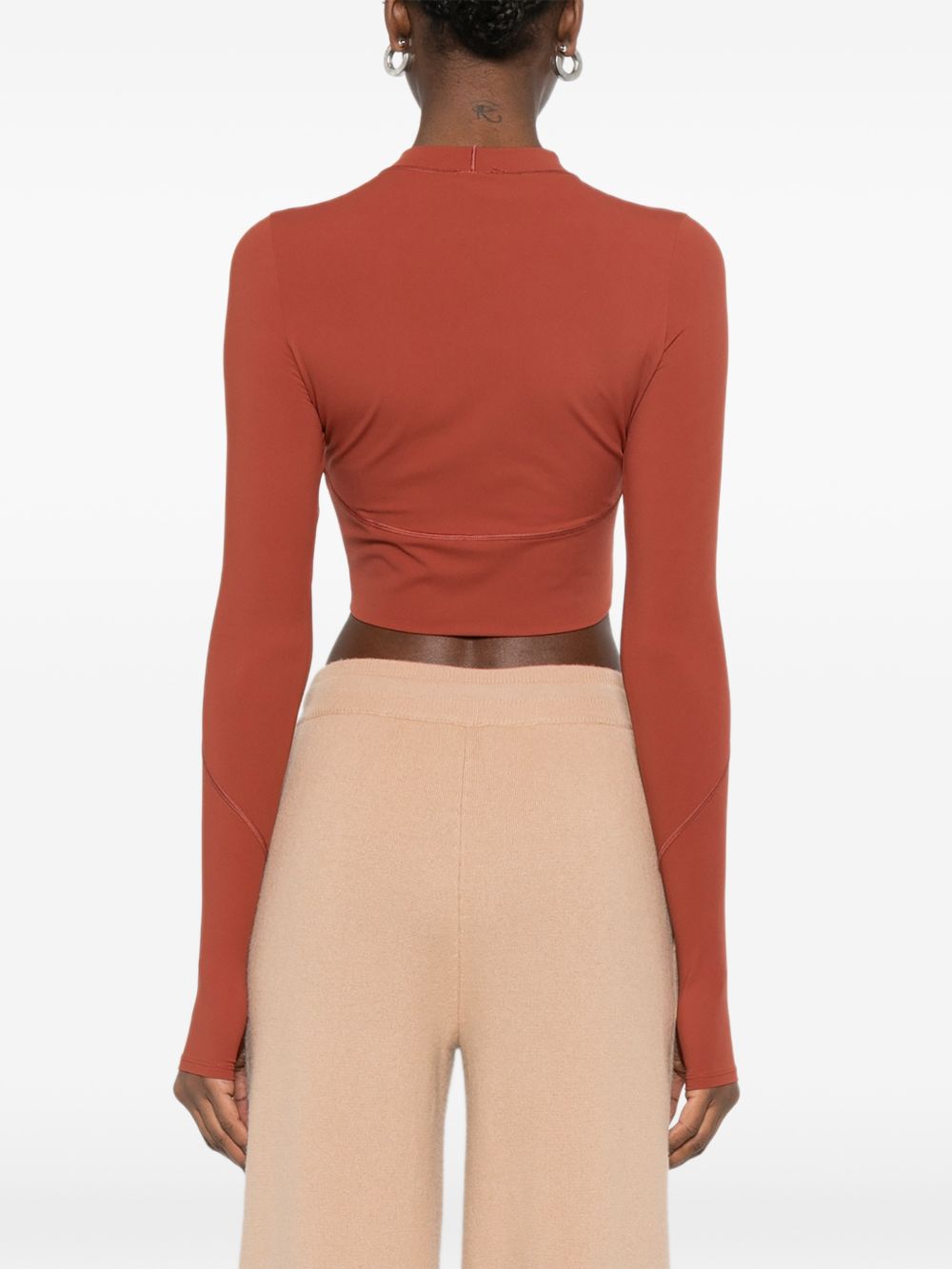Top crop sportivo a maiche lunghe in marrone 
