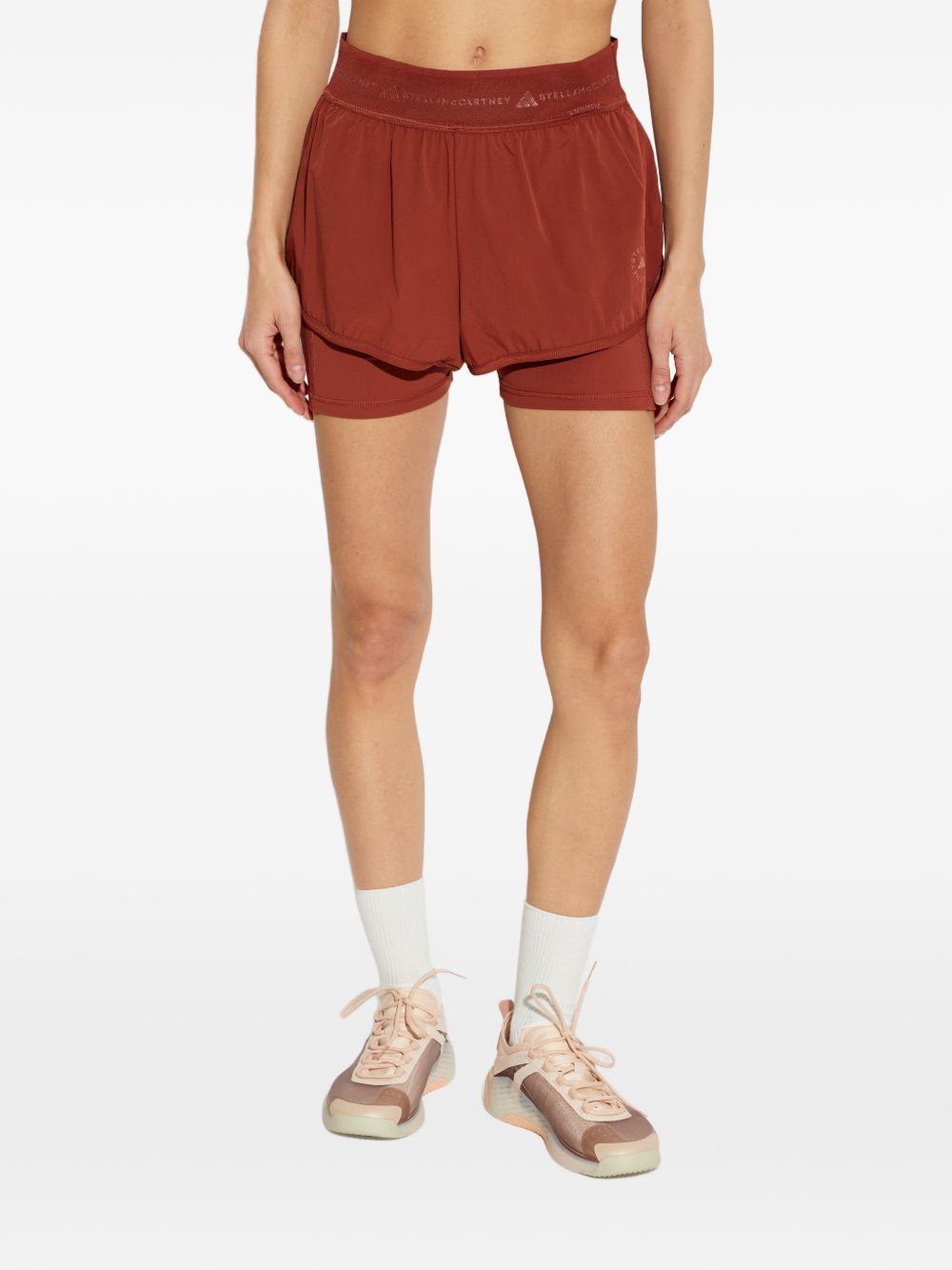 Shorts 2 in 1 con logo in rosso terracotta Adidas by Stella Mc Cartney - donna 