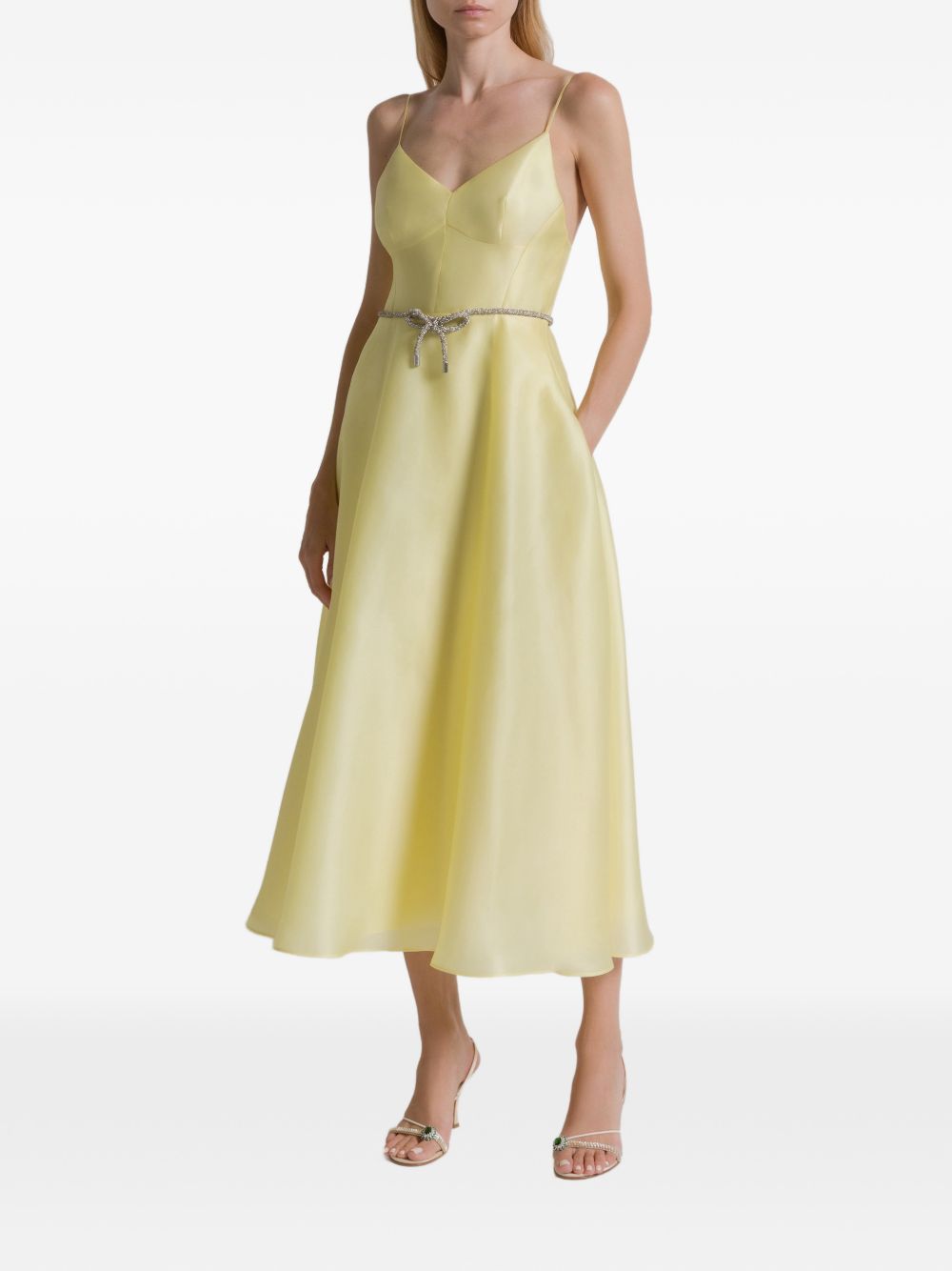 Abito midi con spalline sottili in giallo 