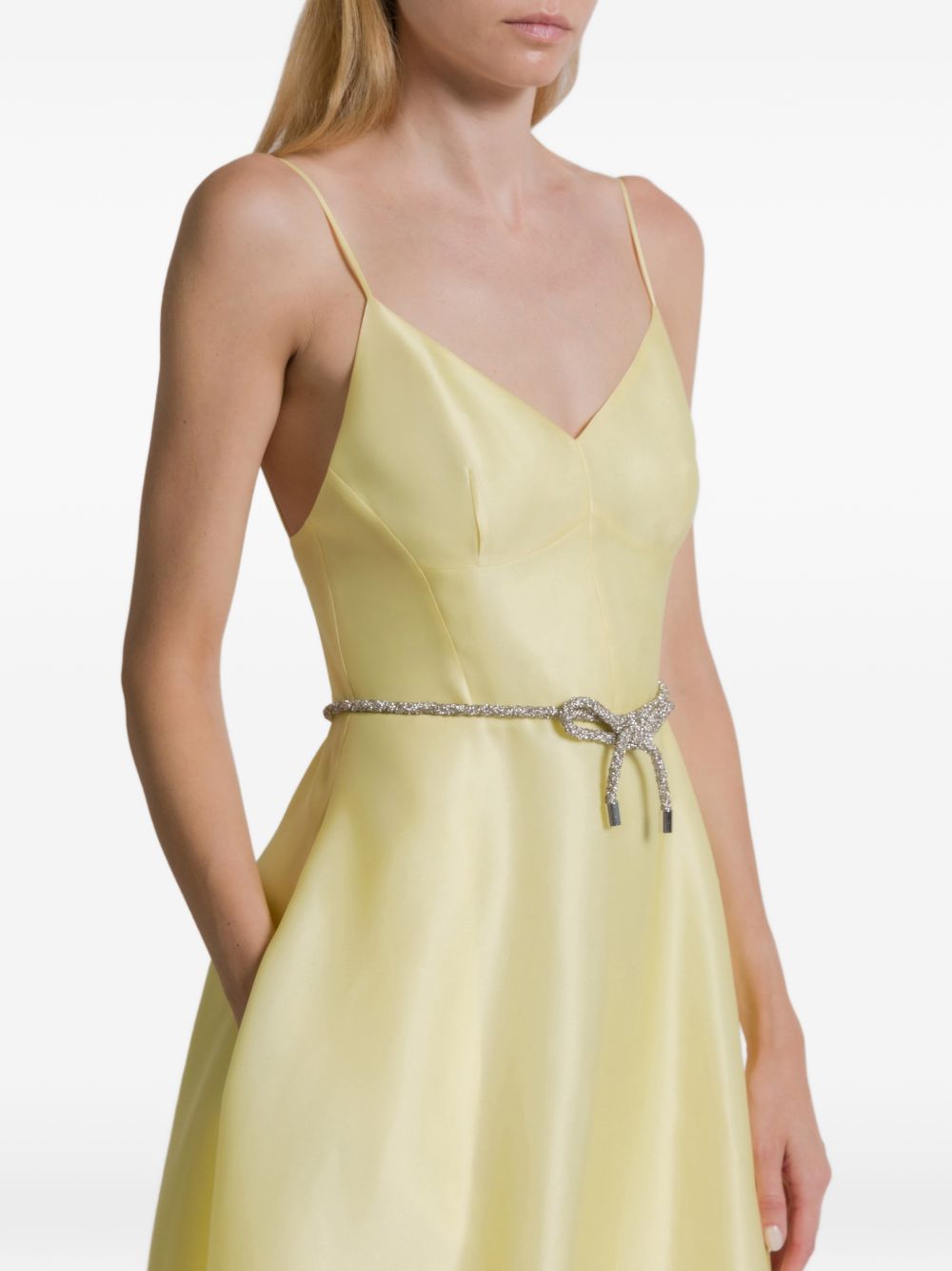 Abito midi con spalline sottili in giallo 