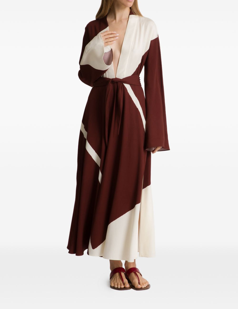 Abito lungo con scollo a V in marrone 