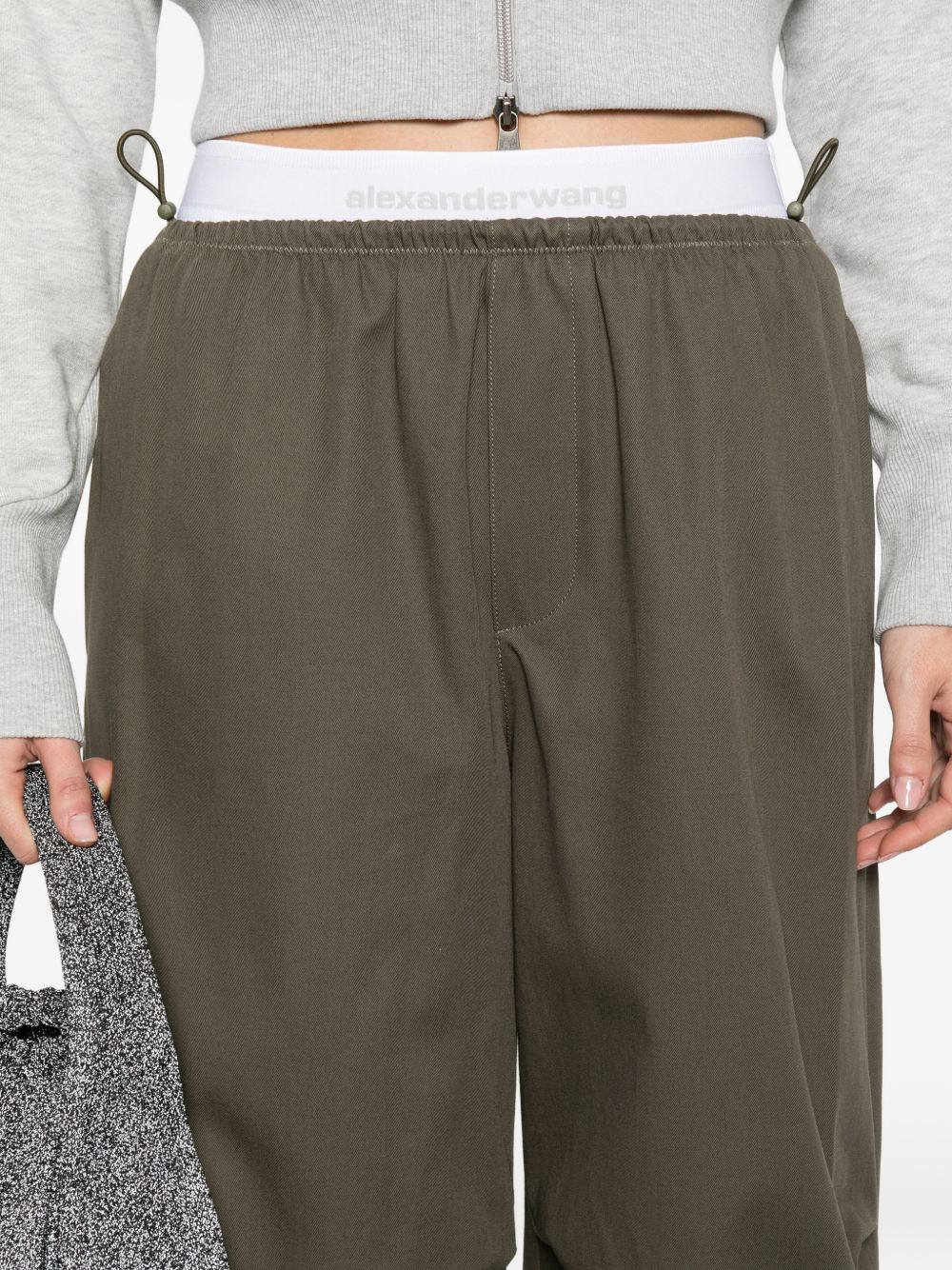 Pantaloni con cintura a doppio strato  in verde 