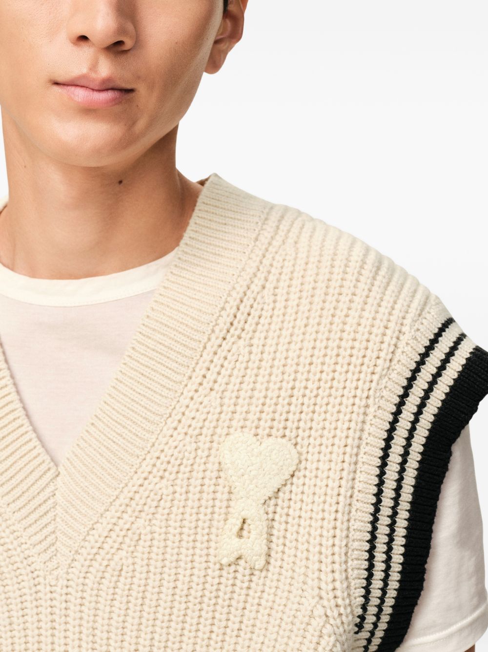 Gilet con scollo a v ami de coeur in beige Ami paris - unisex 