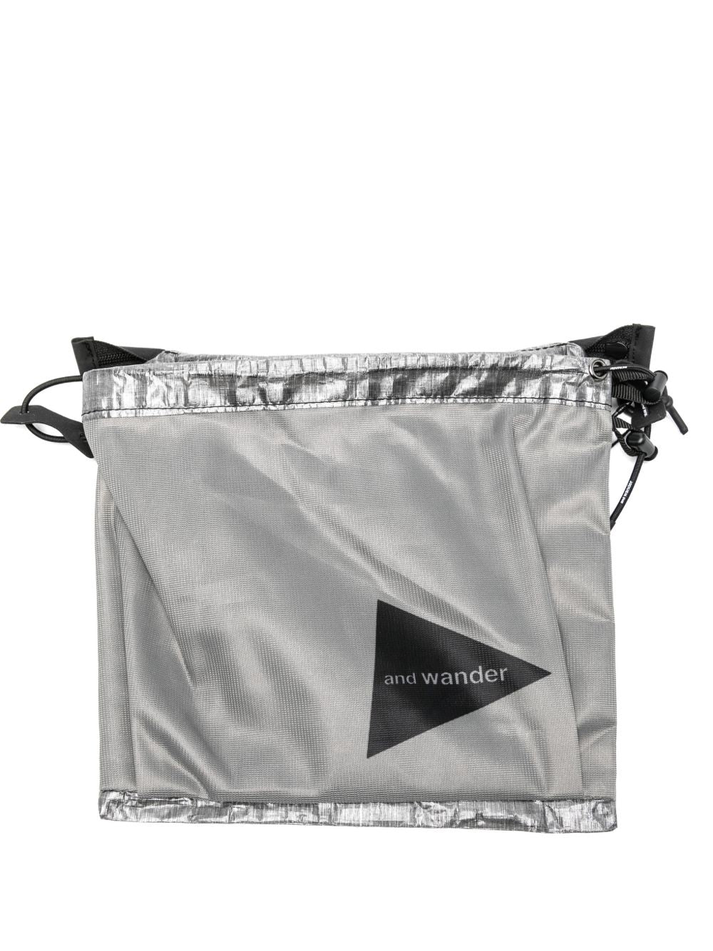 Borsa a tracolla con stampa logo in grigio And wander - uomo 