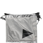 Borsa a tracolla con stampa logo in grigio And wander - uomo 