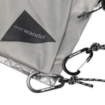 Borsa a tracolla con stampa logo in grigio And wander - uomo 