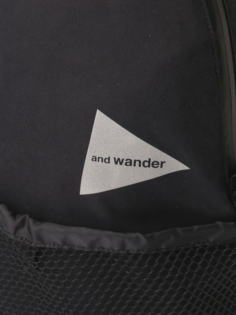 Zaino con stampa in nero And wander - uomo 