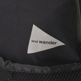 Zaino con stampa in nero And wander - uomo 