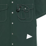 Camicia a maniche corte con moschettone in verde And wander - uomo 