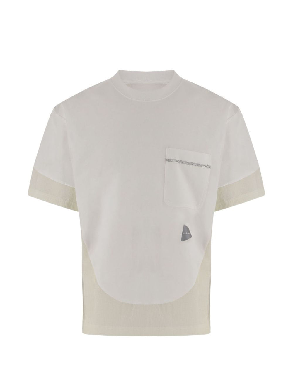 T-shirt a maniche corte con tasca in bianco And wander - uomo 