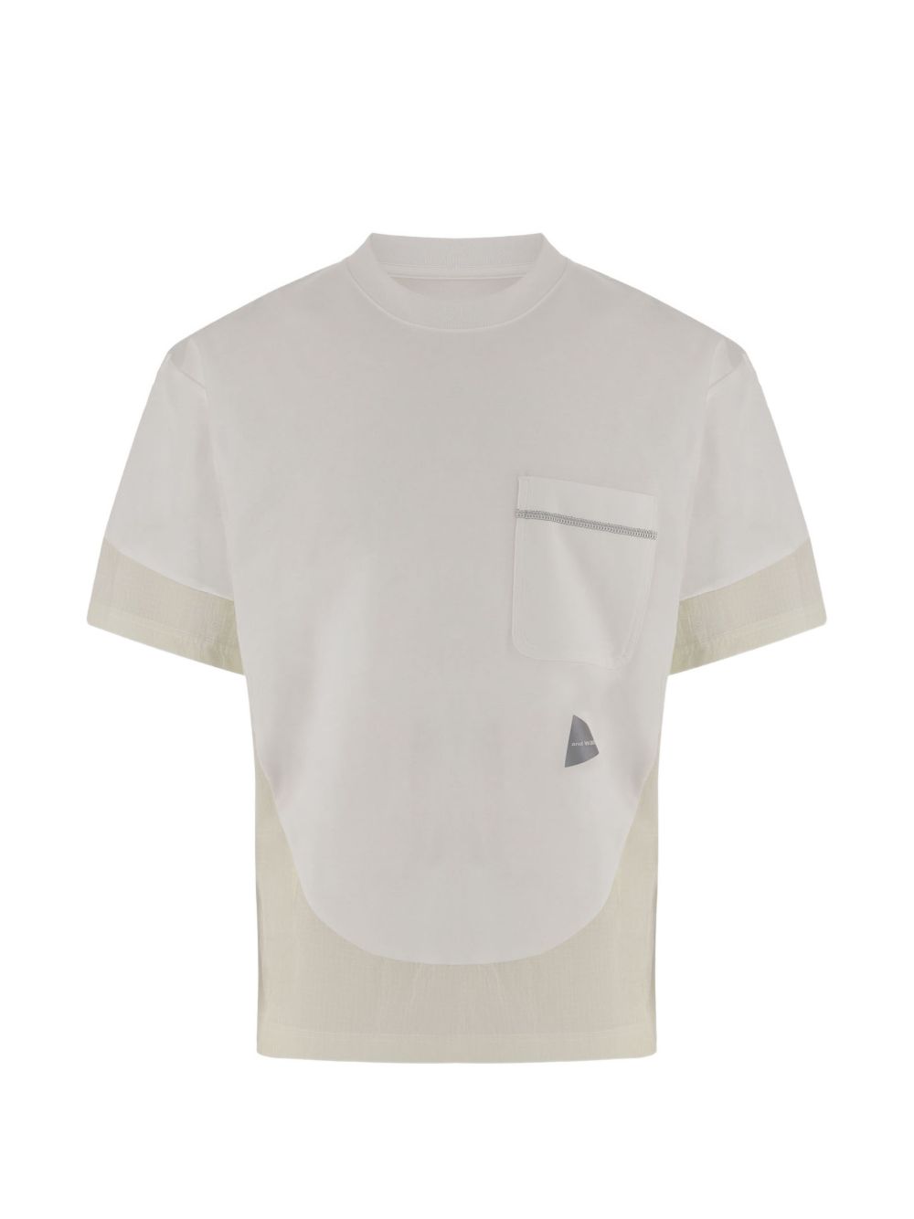 T-shirt a maniche corte con tasca in bianco And wander - uomo 