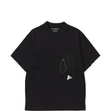 T-shirt con moschettone e tasca sul petto in nero And wander - uomo 