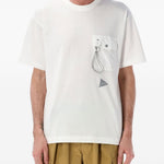 T-shirt con tasca a patta in bianco And wander - uomo 