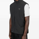 Gilet con zip sul collo in nero Arc'teryx - uomo 
