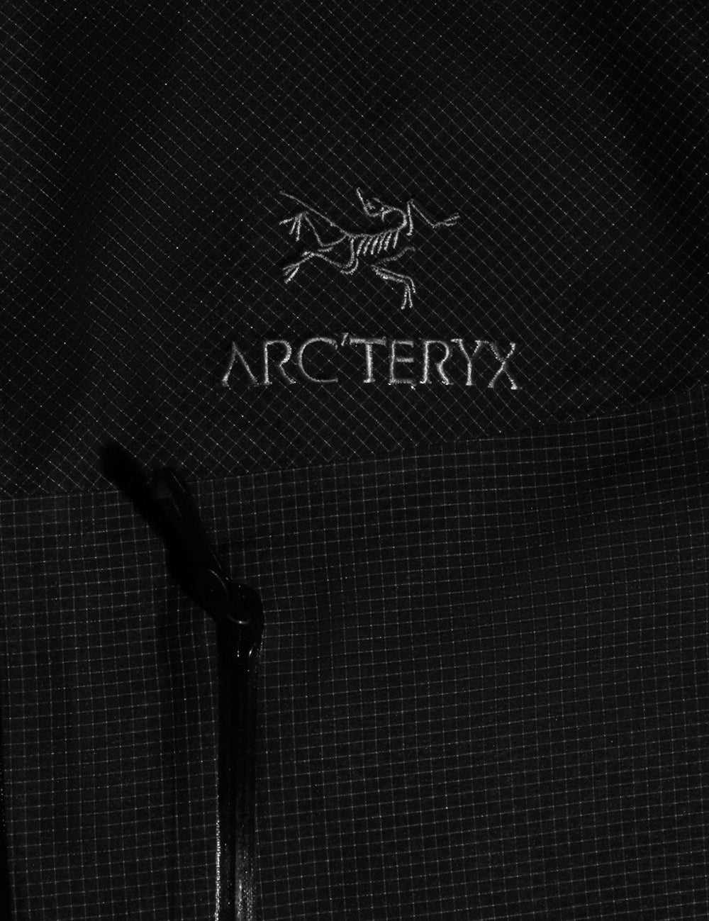 Giacca con cappuccio alpha in nero Arc'teryx - uomo 