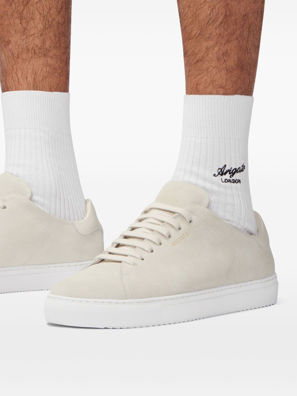 Sneakers in pelle scamosciata con stampa logo in bianco Axel arigato - uomo 