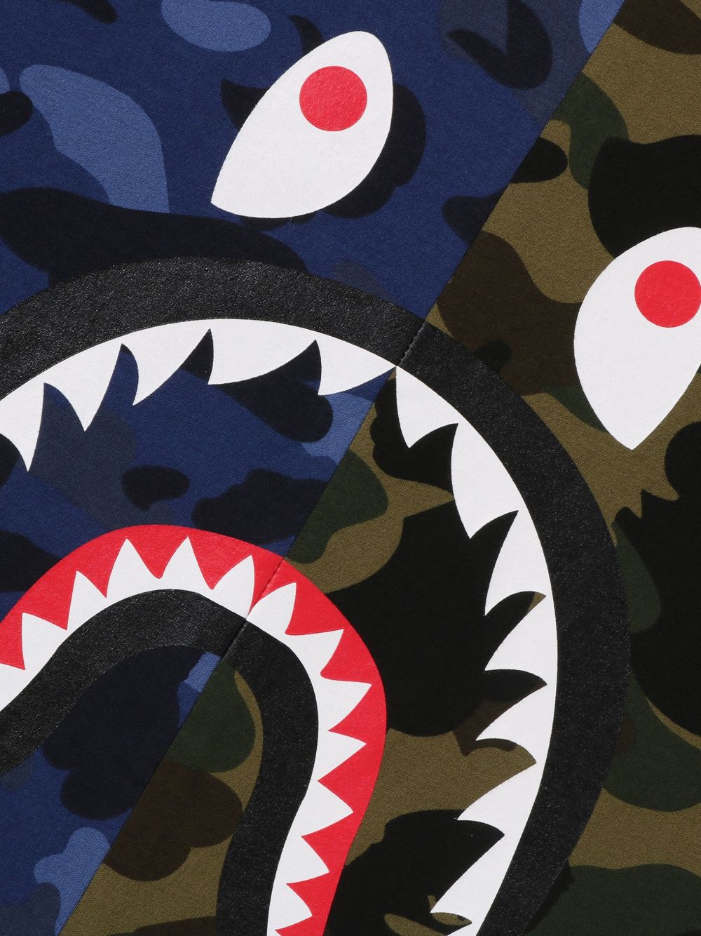 T-shirt in cotone con stampa mimetica in blu e verde A bathing ape - uomo 