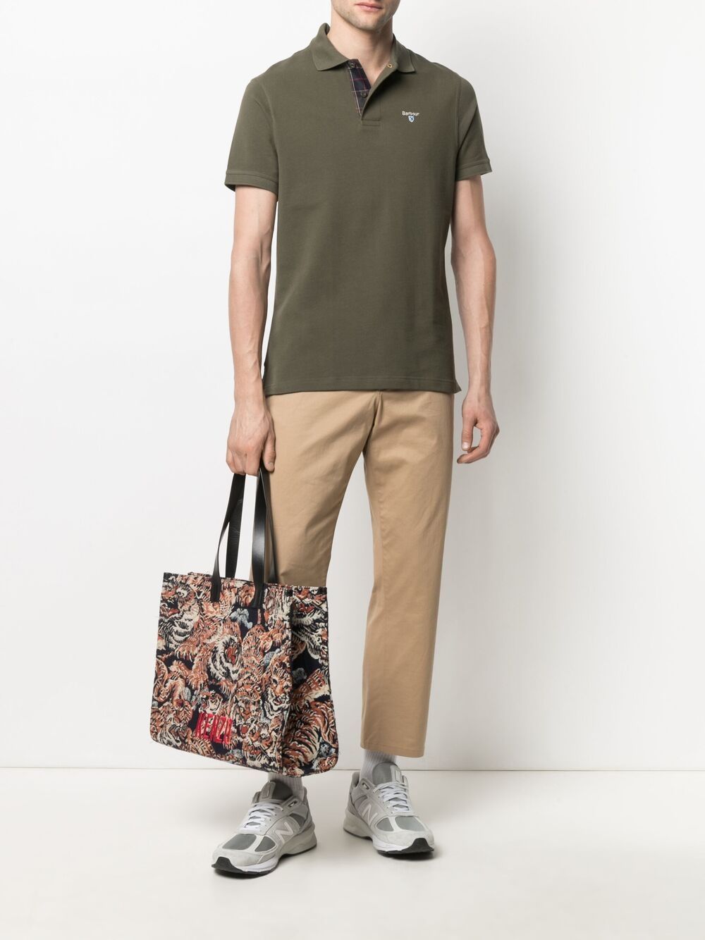 Polo con ricamo in verde oliva - BARBOUR uomo 