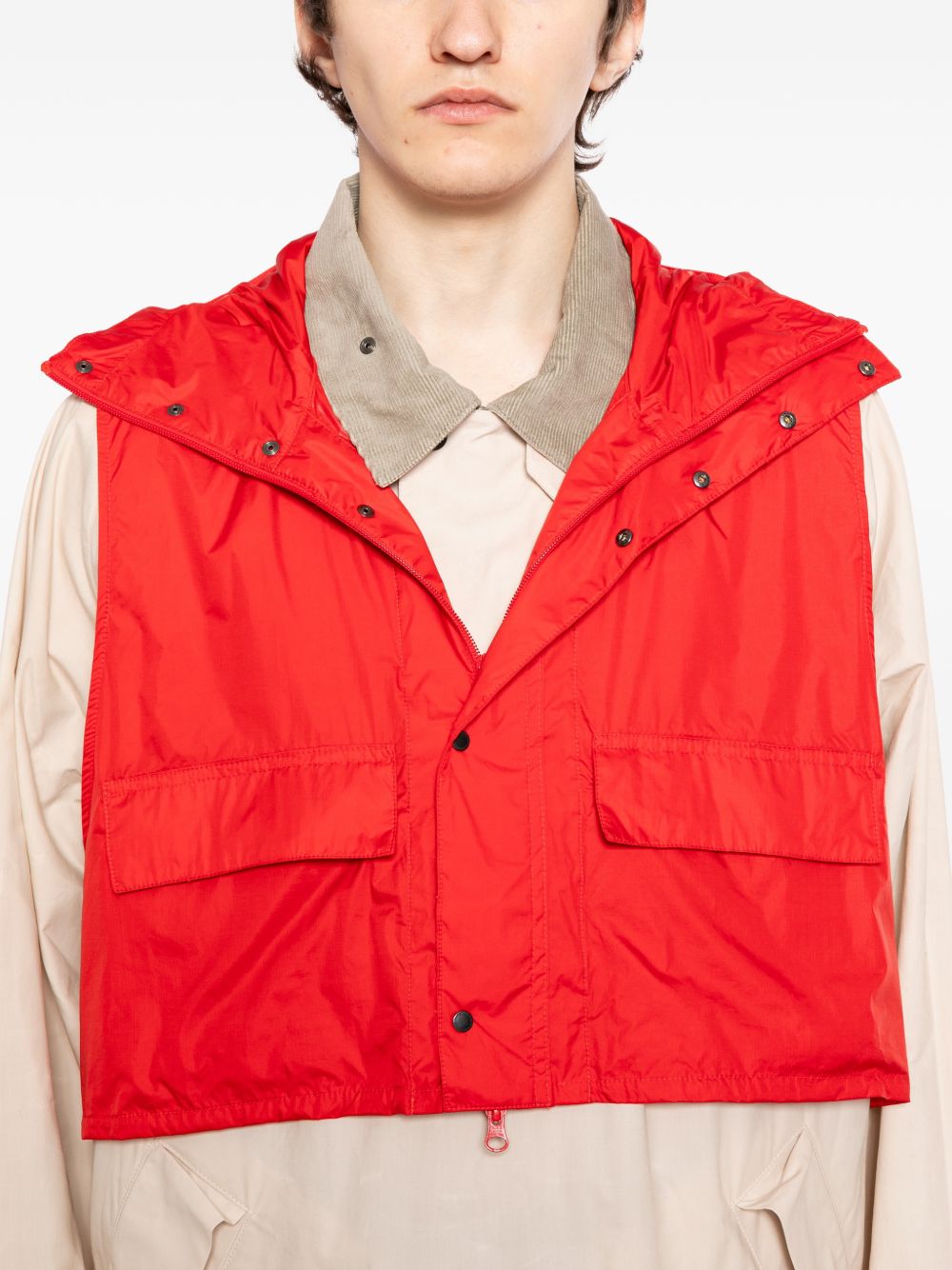 Giacca smock con cappuccio in bianco e rosso Barbour x kaptain sunshine - uomo 
