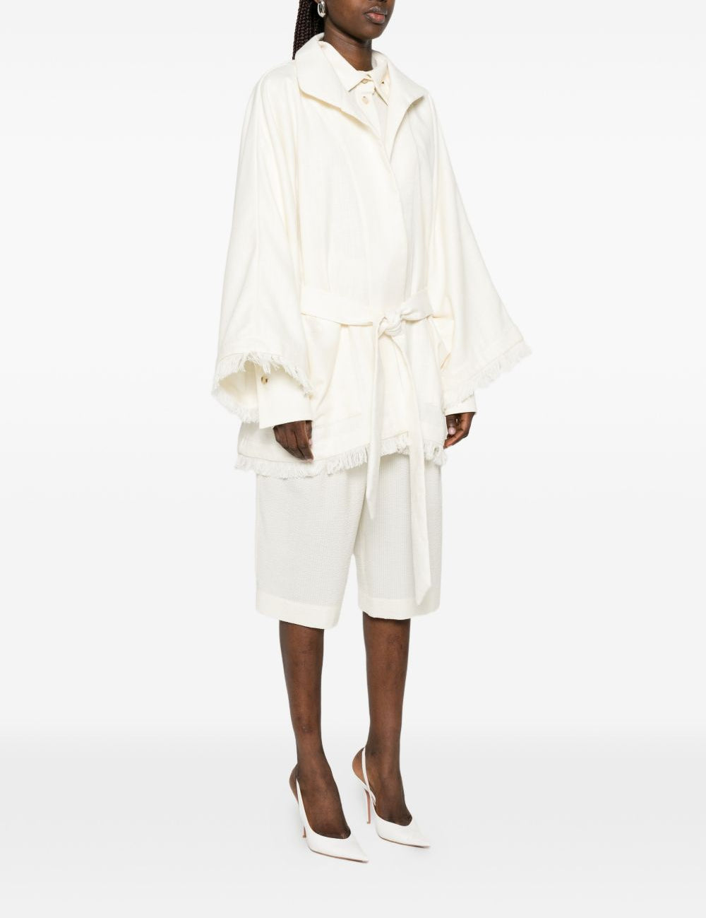 Cappotto con frange e cintura in bianco Batakovic - donna 