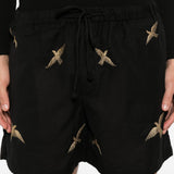 Pantaloncini con coulisse e ricamo di uccelli in nero Baziszt - uomo 