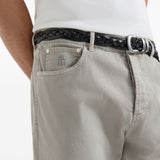 Jeans a cinque tasche con chiusura a bottone in grigio Brunello cucinelli - uomo 