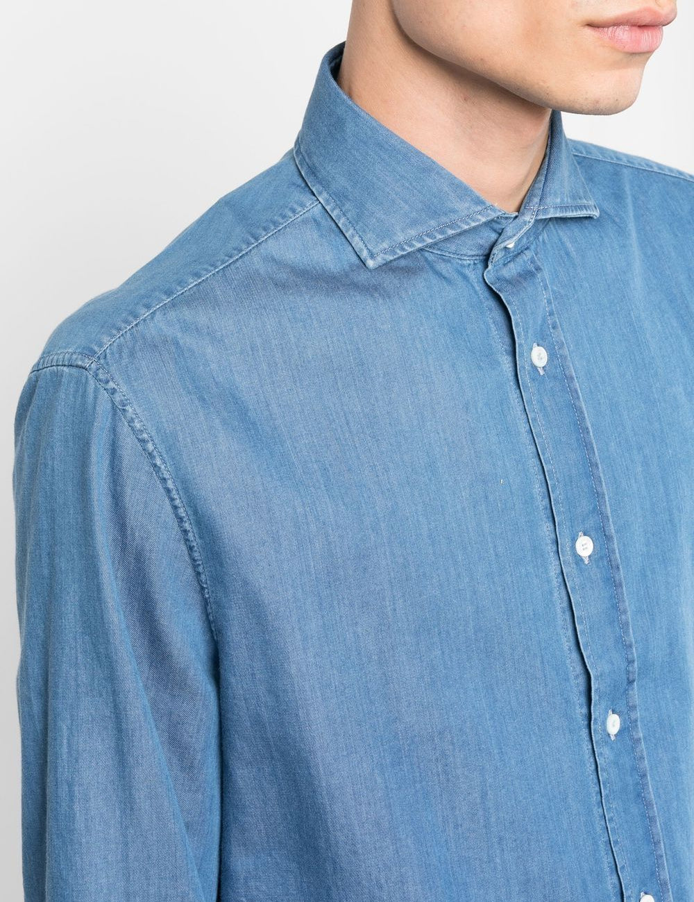 Camicia con colletto classico in denim blu brunello cucinelli - uomo 