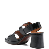 Sandali in pelle lucida con fibbia in nero Chie mihara - donna 