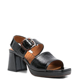 Sandali in pelle lucida con fibbia in nero Chie mihara - donna 