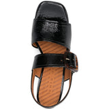 Sandali in pelle lucida con fibbia in nero Chie mihara - donna 