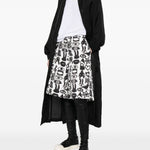 Shorts con stampa Fantasia in nero e bianco Comme des garcons black - unisex 