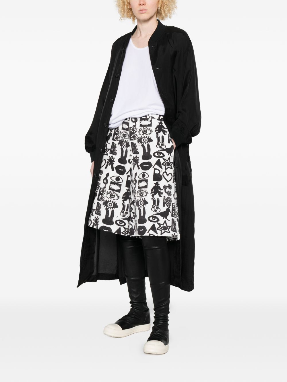 Shorts con stampa Fantasia in nero e bianco Comme des garcons black - unisex 