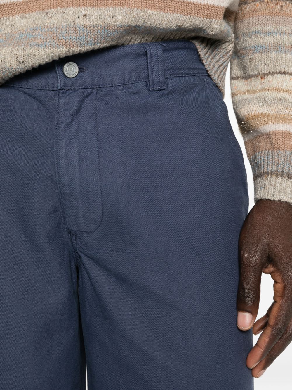 Pantaloni con passanti per cintura in blu Erl - unisex 