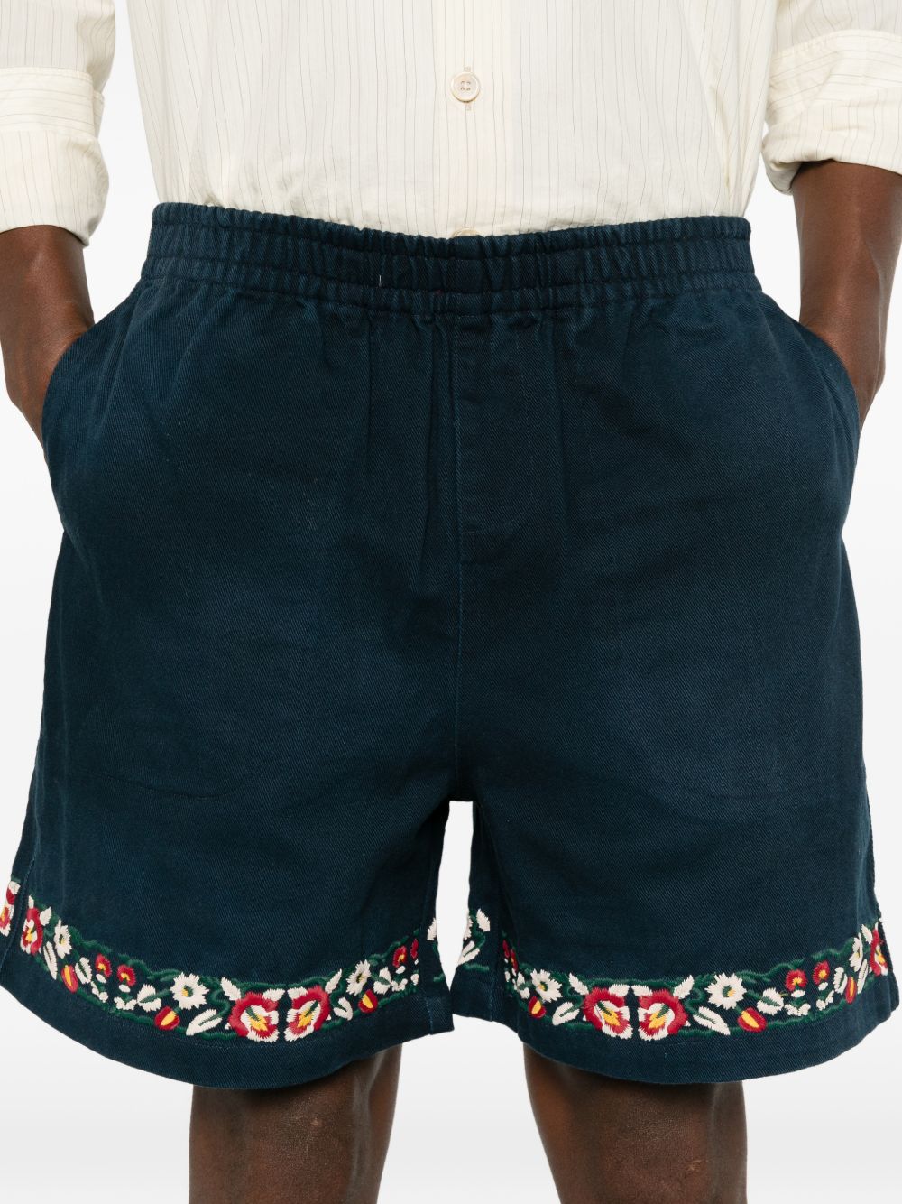 Shorts in twill con ricami floreali in blu Found - uomo 