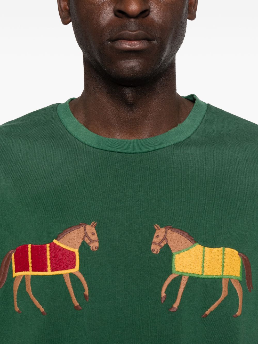 T-shirt con cavallo ricamato in verde Found - uomo 