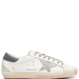 Sneakers Super-Star con effetto vissuto in bianco Golden goose - uomo 