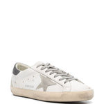 Sneakers Super-Star con effetto vissuto in bianco Golden goose - uomo 