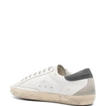Sneakers Super-Star con effetto vissuto in bianco Golden goose - uomo 
