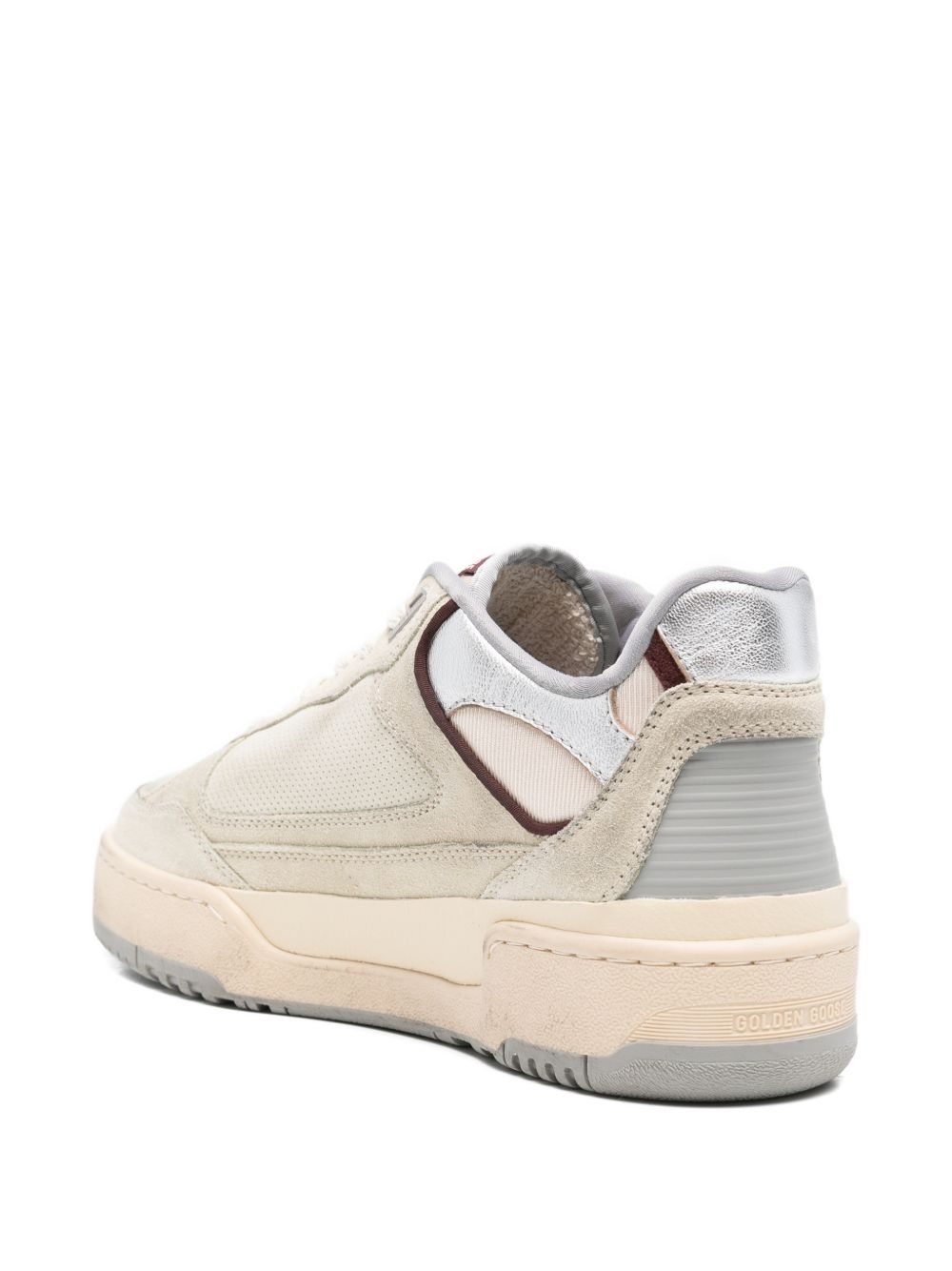 Sneakers con decorazioni a stella in bianco Golden goose - uomo 