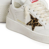 Sneakers in pelle con stampa leopardata in bianco Golden goose - donna 