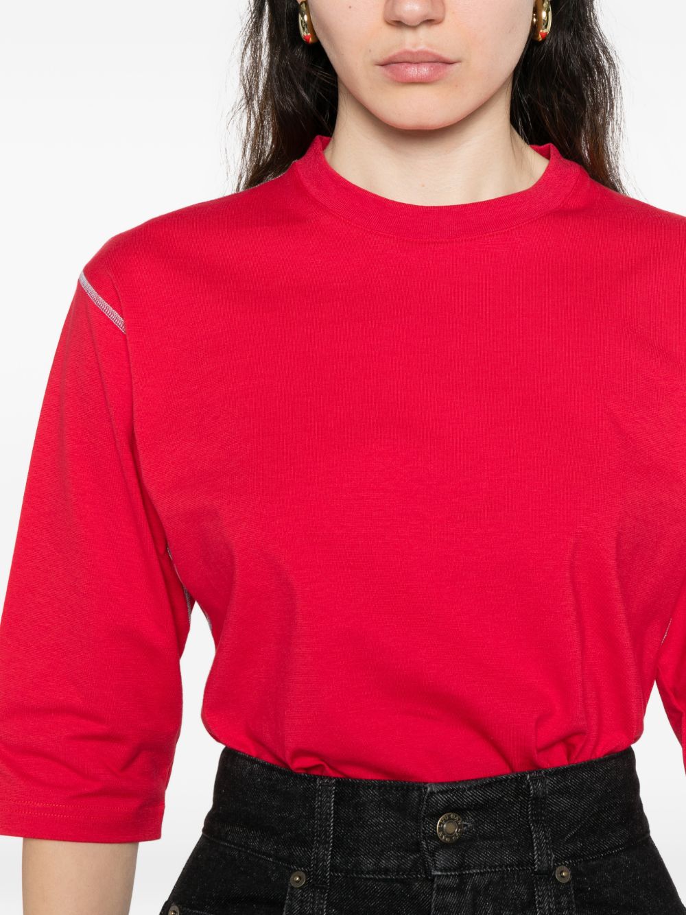 T-shirt a manica corta con impunture in rosso Gr10k - donna 