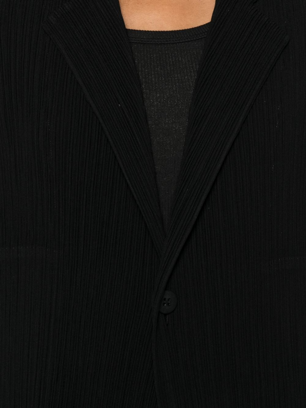 Top plisettato con bottone  in nero Issey miyake  - donna 